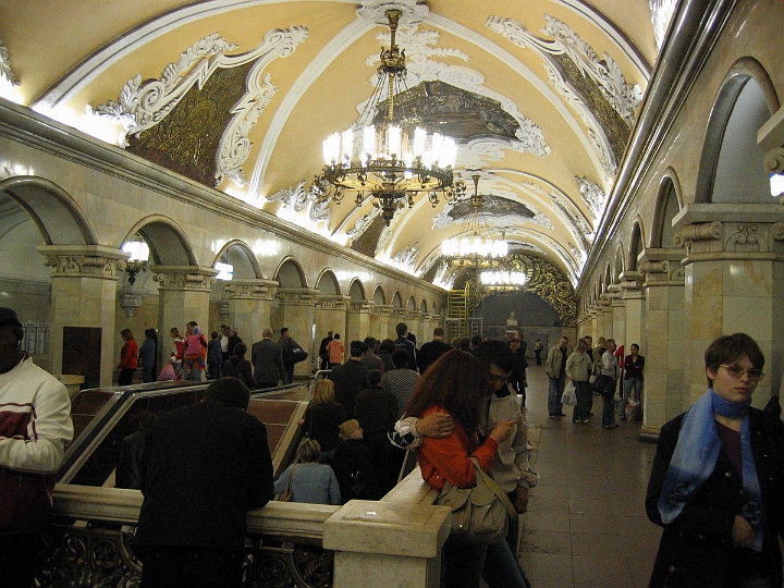 071 Komsomolskaya Metro.jpg